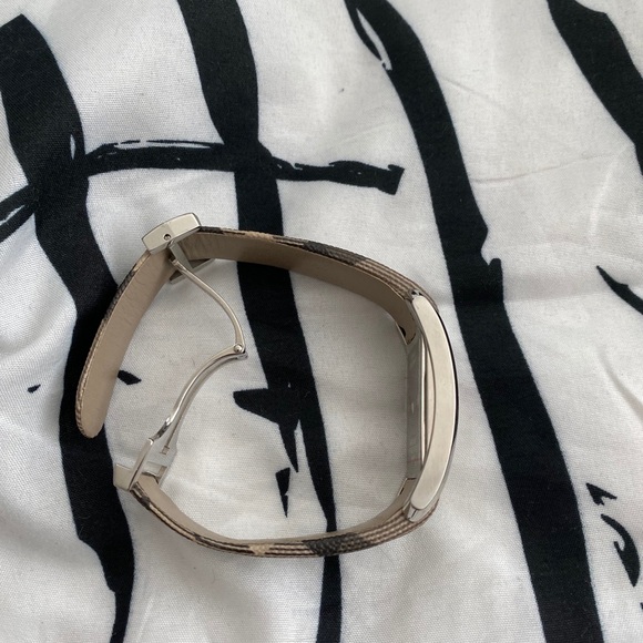 Authentic Burberry watch - Picture 5 of 5